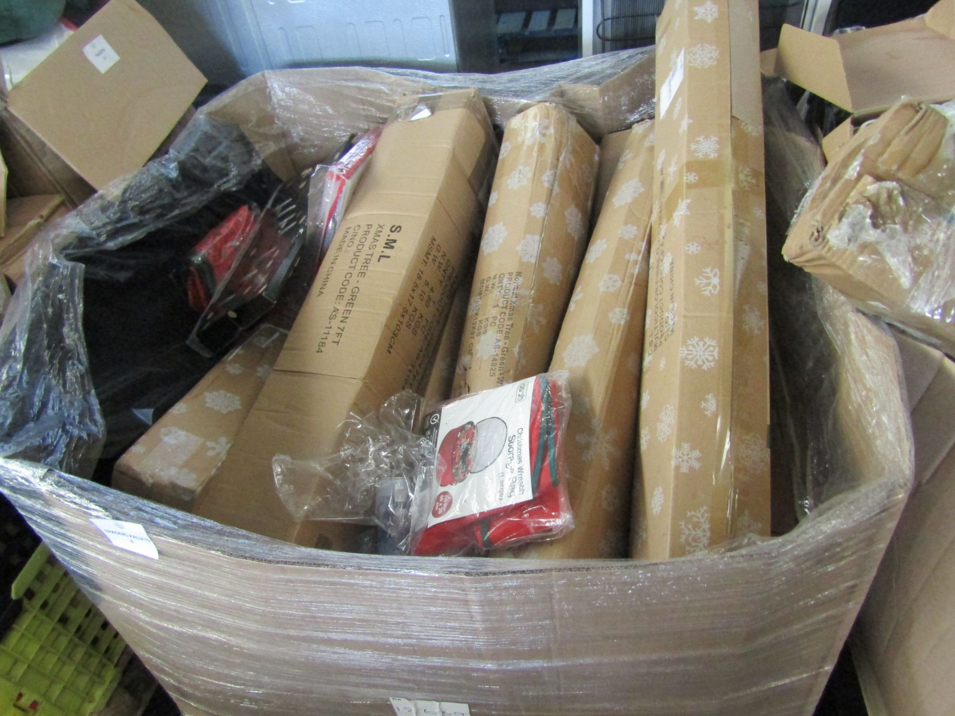 Pallet of online customer returns homewares, Xmas and fancy goods, some in packaging and some not,