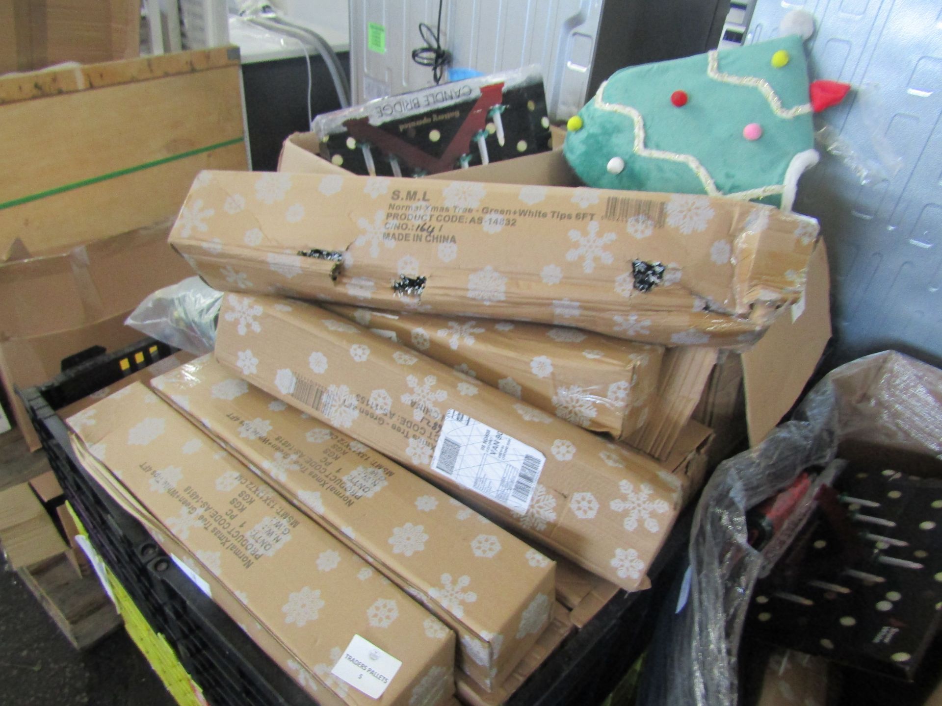 Pallet of online customer returns and overstock mixed Xmas stock, some in packaging and some not,