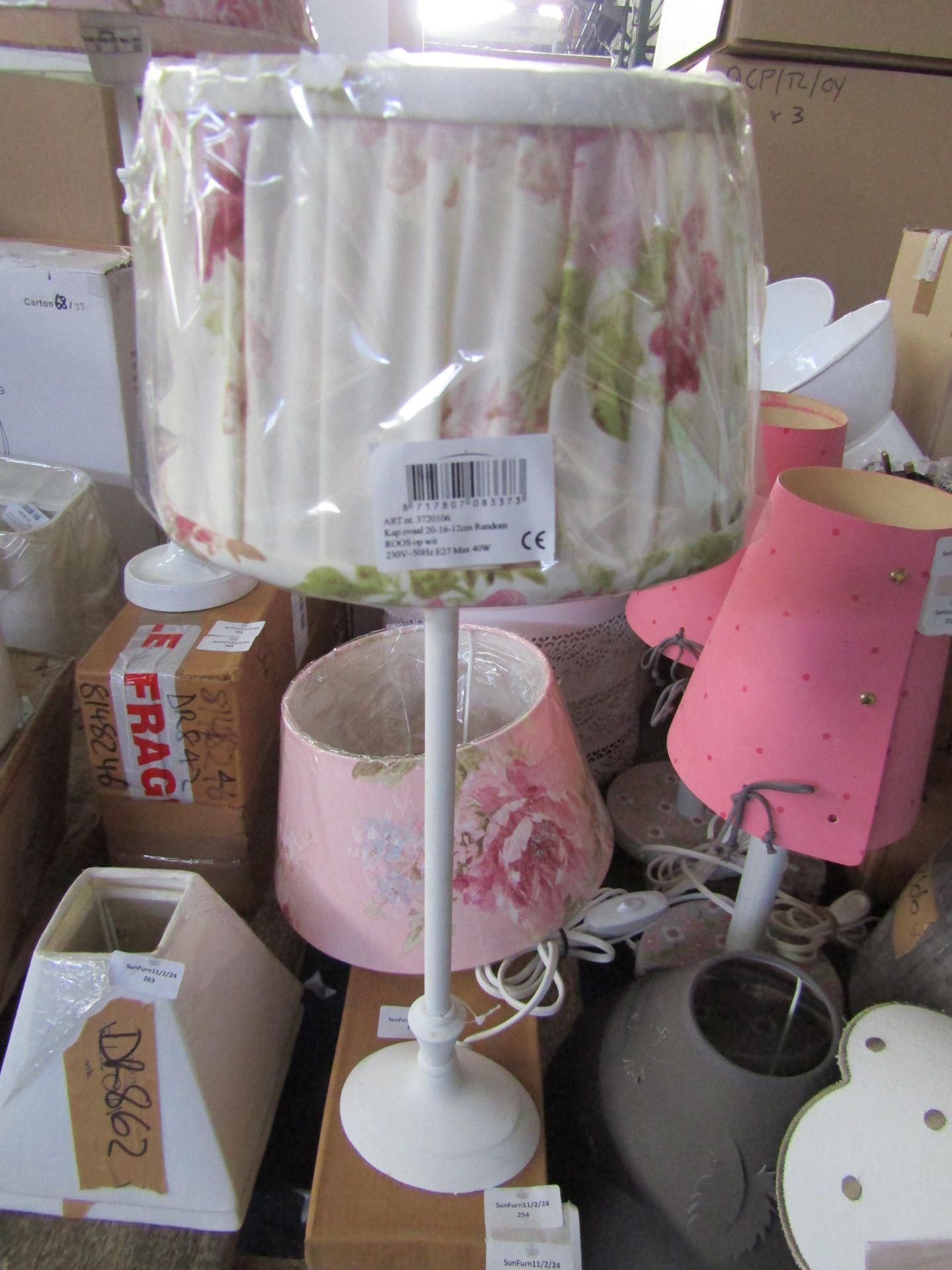 Vintage Style Pleated Floral Table Lamp. Size: H39cm - Shade Size: 20 x 16 x H12cm - RRP ?75.00 -