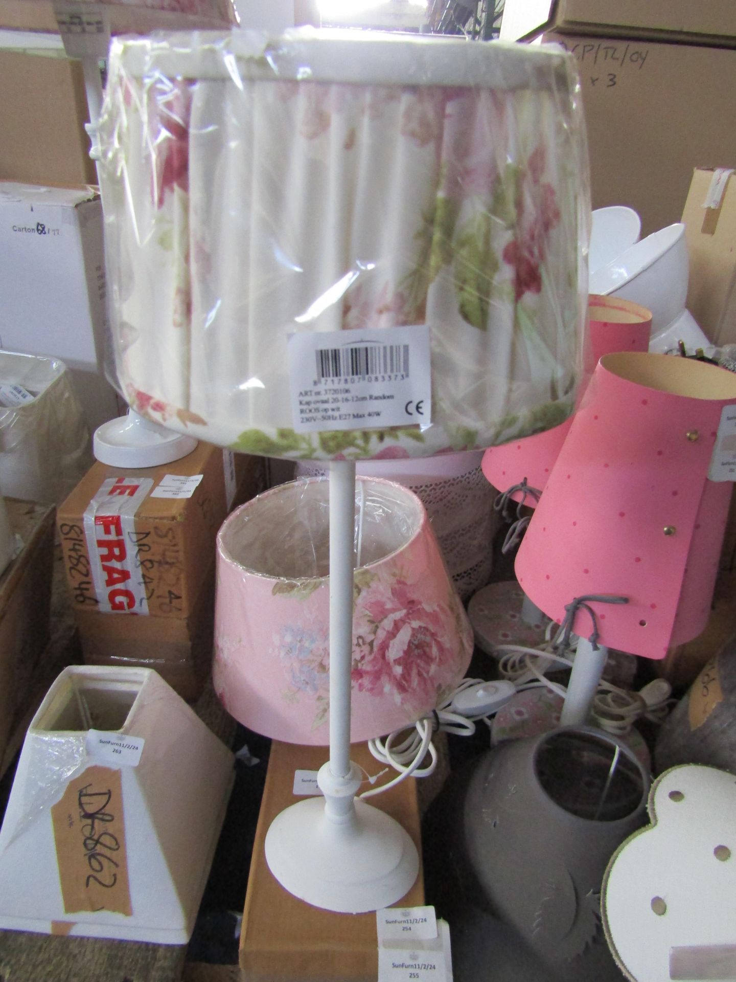 Vintage Style Pleated Floral Table Lamp. Size: H39cm - Shade Size: 20 x 16 x H12cm - RRP ?75.00 -