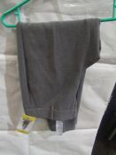 Kirkland Ladies Grey Pants, 27 Inch Inseam, Size: 6 - Good Condition.