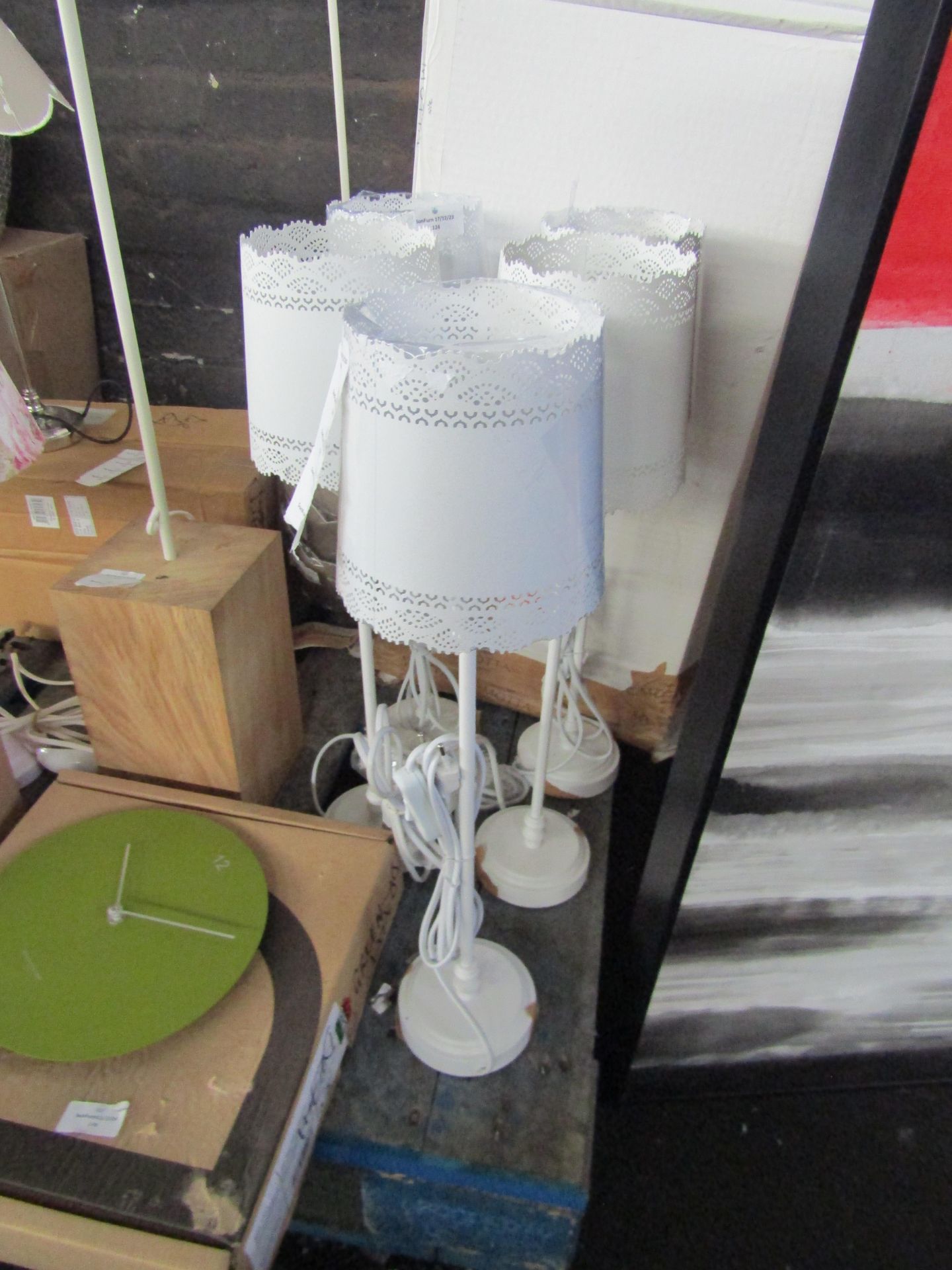 Contemporary Laced Look Table Lamp White. Size: Lamp H40cm - Shade 25 x 25 x 20cm - RRP ?75.00 - New