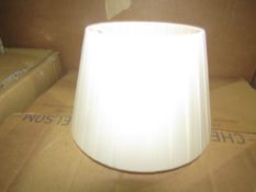 Approx 30x Chelsom Small Shades, (QKE/7/SC/IVPL) Ivory 18cm, New & Packaged.