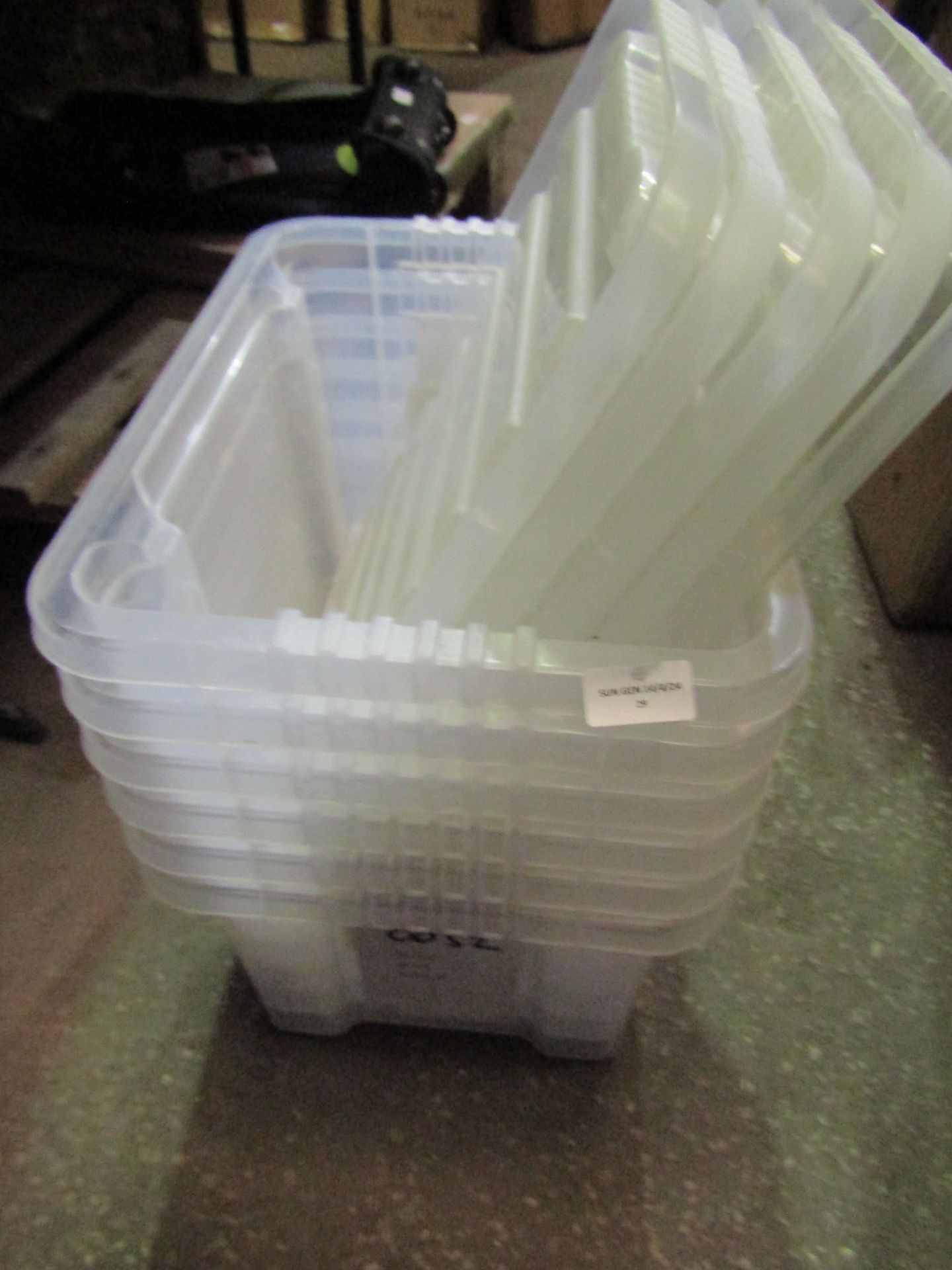 6x Crystal Clear Sorage Boxes With 5 Lids - Fairly Good Condition.