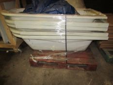 Pallet of 5 Bathtubs 2TH - All Need Cleaning. Viewing Recommended.