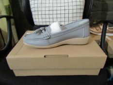 Ladies Shoes, Size 4E, Grey, Unworn & Boxed. See Image.