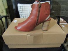 Ladies Boots, Size 6, Scotch, Unworn & Boxed, See Image.