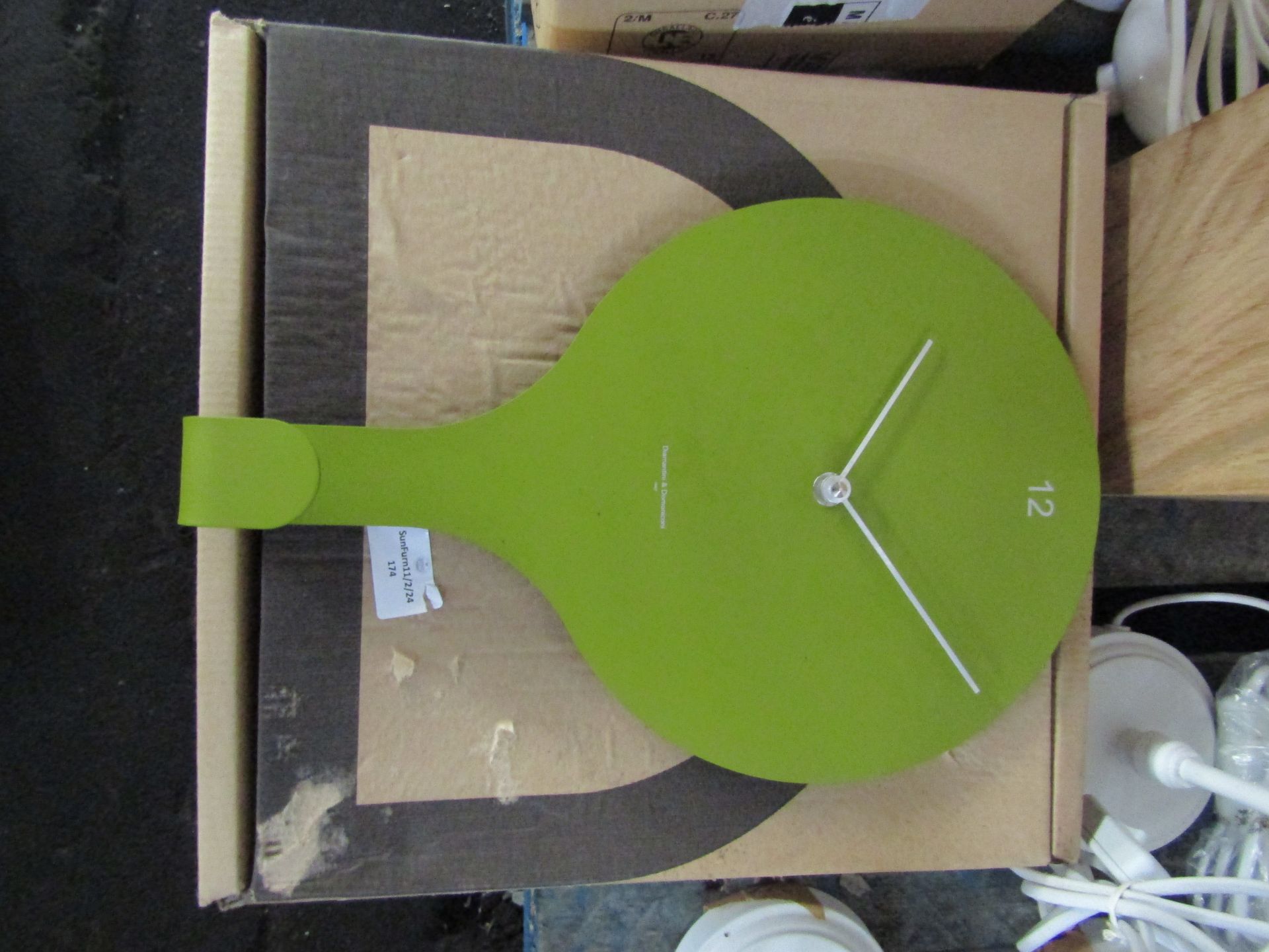 En Suspend Clock Green Size: H33cm x D22cm - RRP ?75.00 - New & Boxed. (DR741)