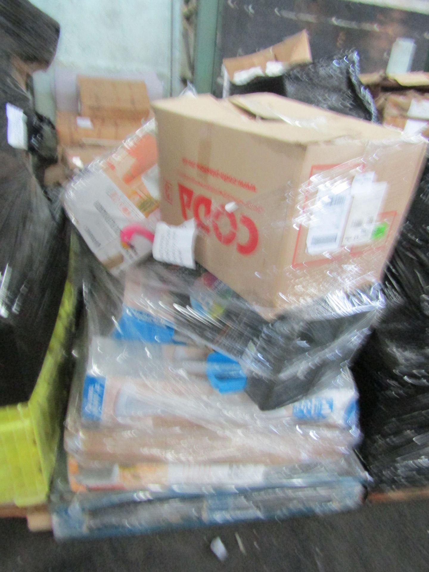 Pallet of Unmanifested raw online customer returns, typically includes homeware's, kitchen, garden