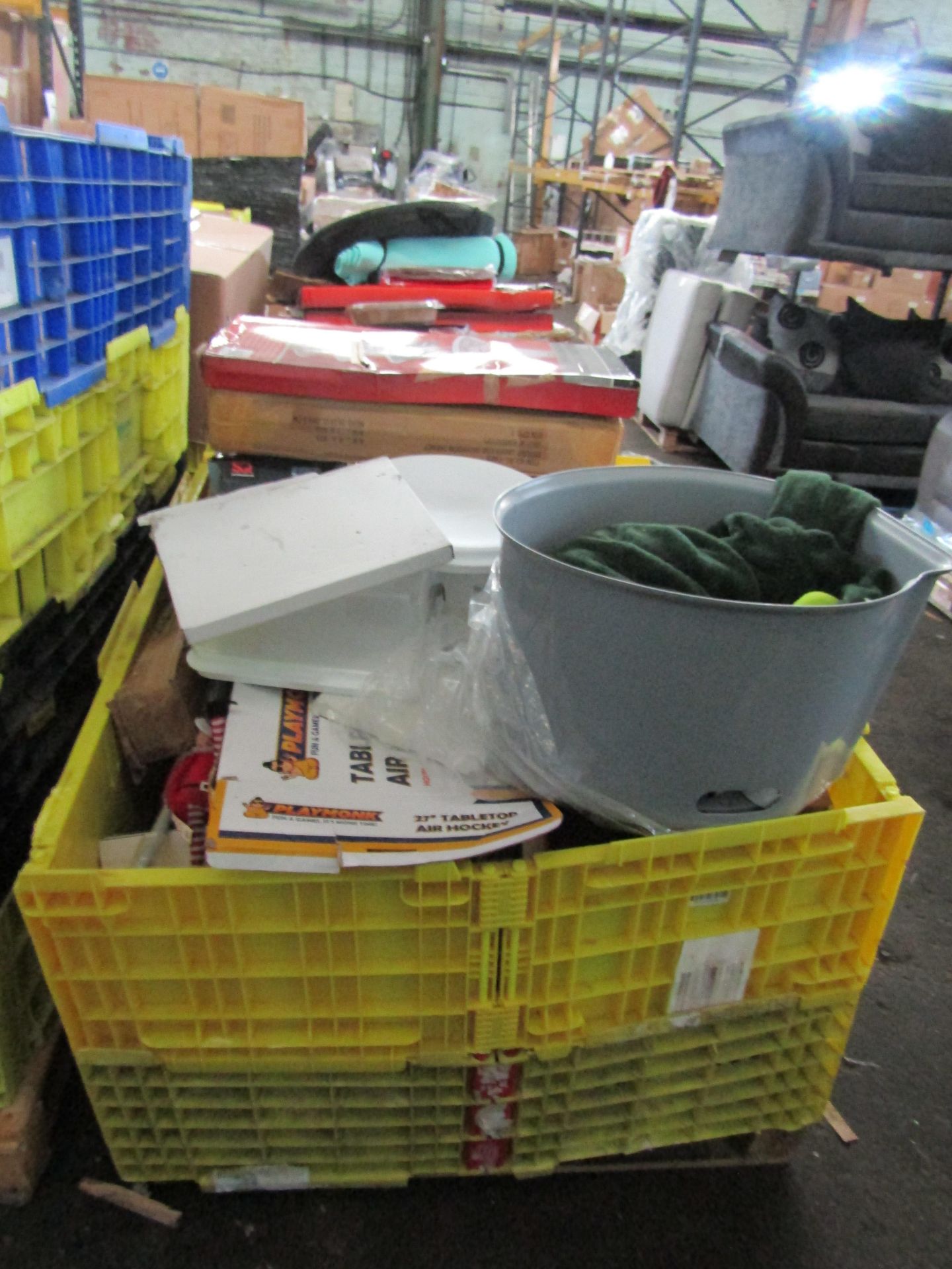 Pallet of Unmanifested raw online customer returns, typically includes homeware's, kitchen, garden