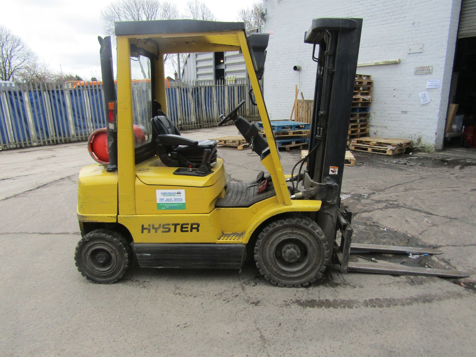 Hyster H2.00Xm Forklift Truck 7235 hours currently manufactured in 2004, has a roof as well as front - Image 6 of 12