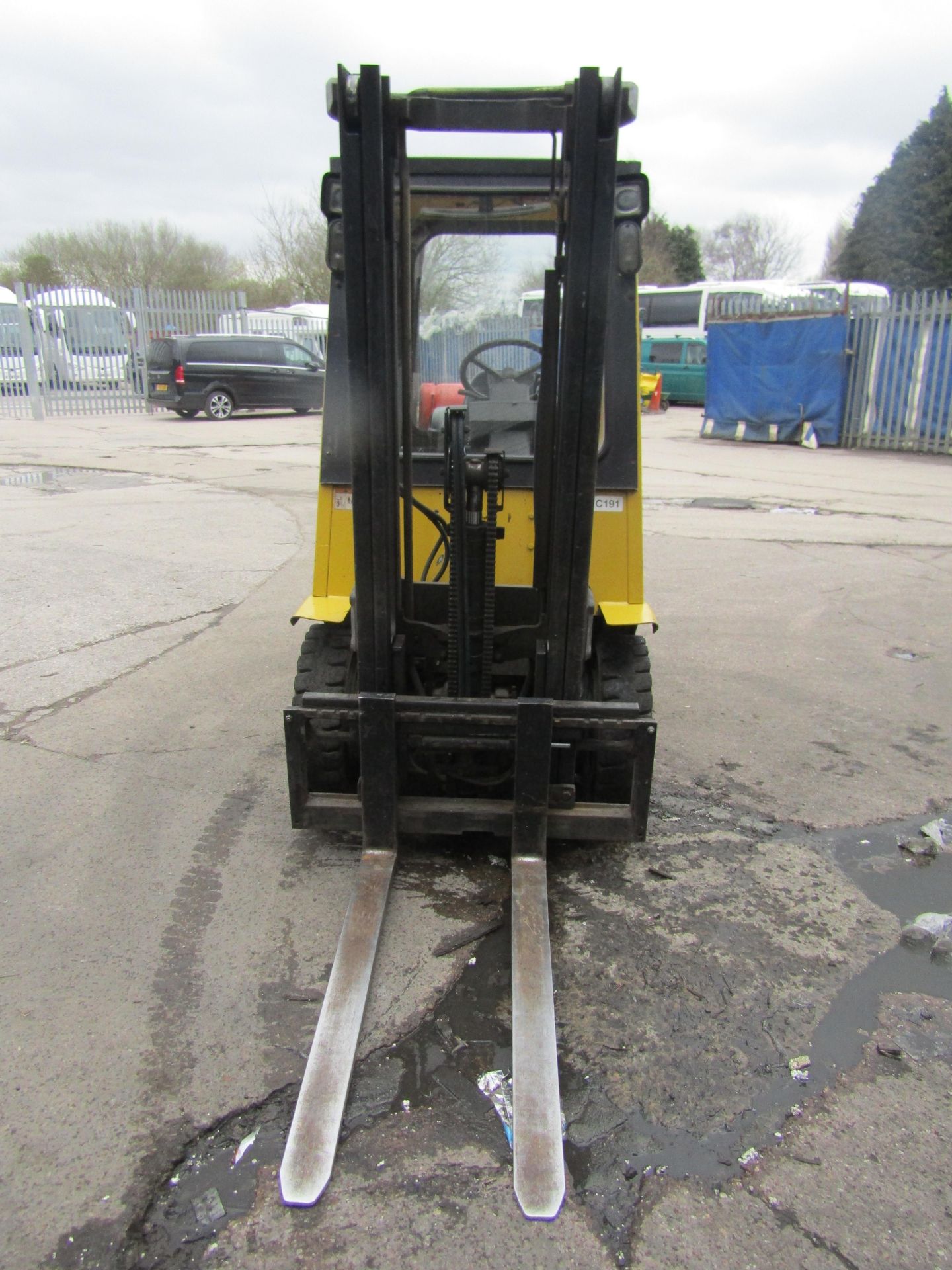 Hyster H2.00Xm Forklift Truck 7235 hours currently manufactured in 2004, has a roof as well as front