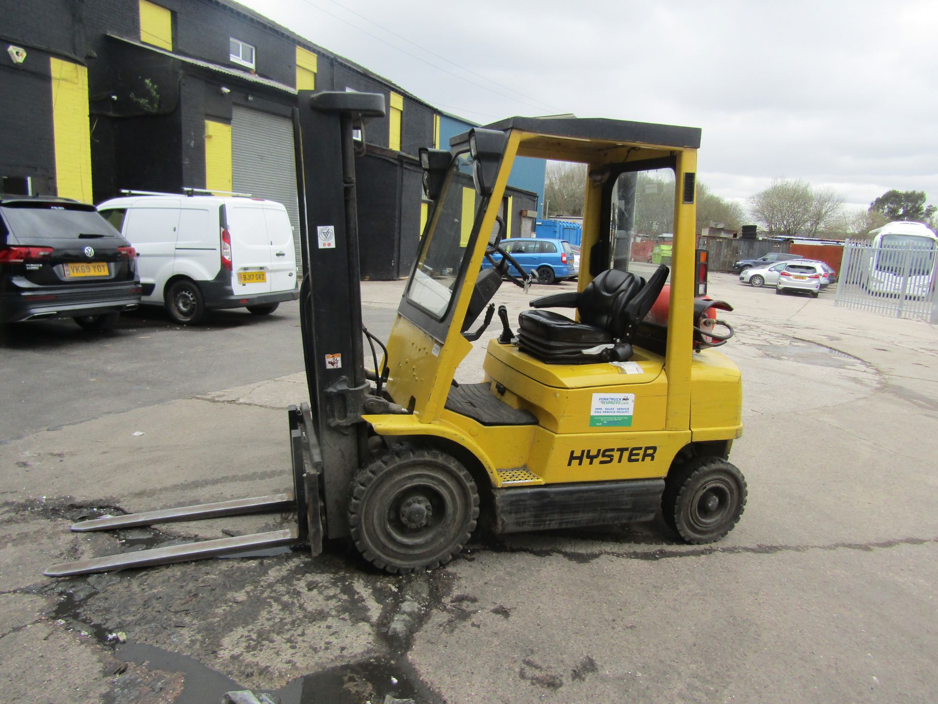 Hyster H2.00Xm Forklift Truck 7235 hours currently manufactured in 2004, has a roof as well as front - Image 4 of 12