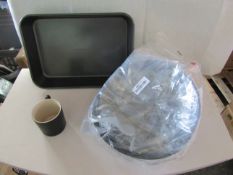3 Various Kitchen Items - See Image For Contents - All Good Condition.