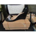 Ladies Heel Shoes, Size Uk 7, Black, Unworn & Boxed. See Image.