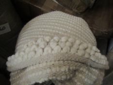 Bobble Wool D040 Rug Pebble Wool Border Ivory Rectangle 240X340cm RRP 329About the Product(s)
