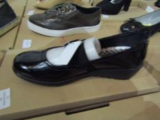 JD Williams Heavenly Soles Ladies Puple Slip On Flat Shoes, Size: 4E - Unused & Boxed.