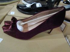JD Williams Joanna Hope Ladies Purple Heeled Shoes, Size: 4EEE - Unused & Boxed.