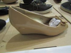 JD Williams Lotus Footflex Ladies Slip On Formal Wedge Shoes, Size: 5E - Unused & Boxed.