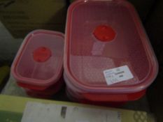 5x Plastic Red Microwavable Food Containers - All Appear To Be In Good Condition.