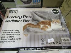 Albert Austin Luxury Pet Radiator Bed, Grey - Unchecked & Boxed.