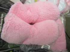 Pink Slippers Size Medium, 5/6 Unchecked & Packaged.