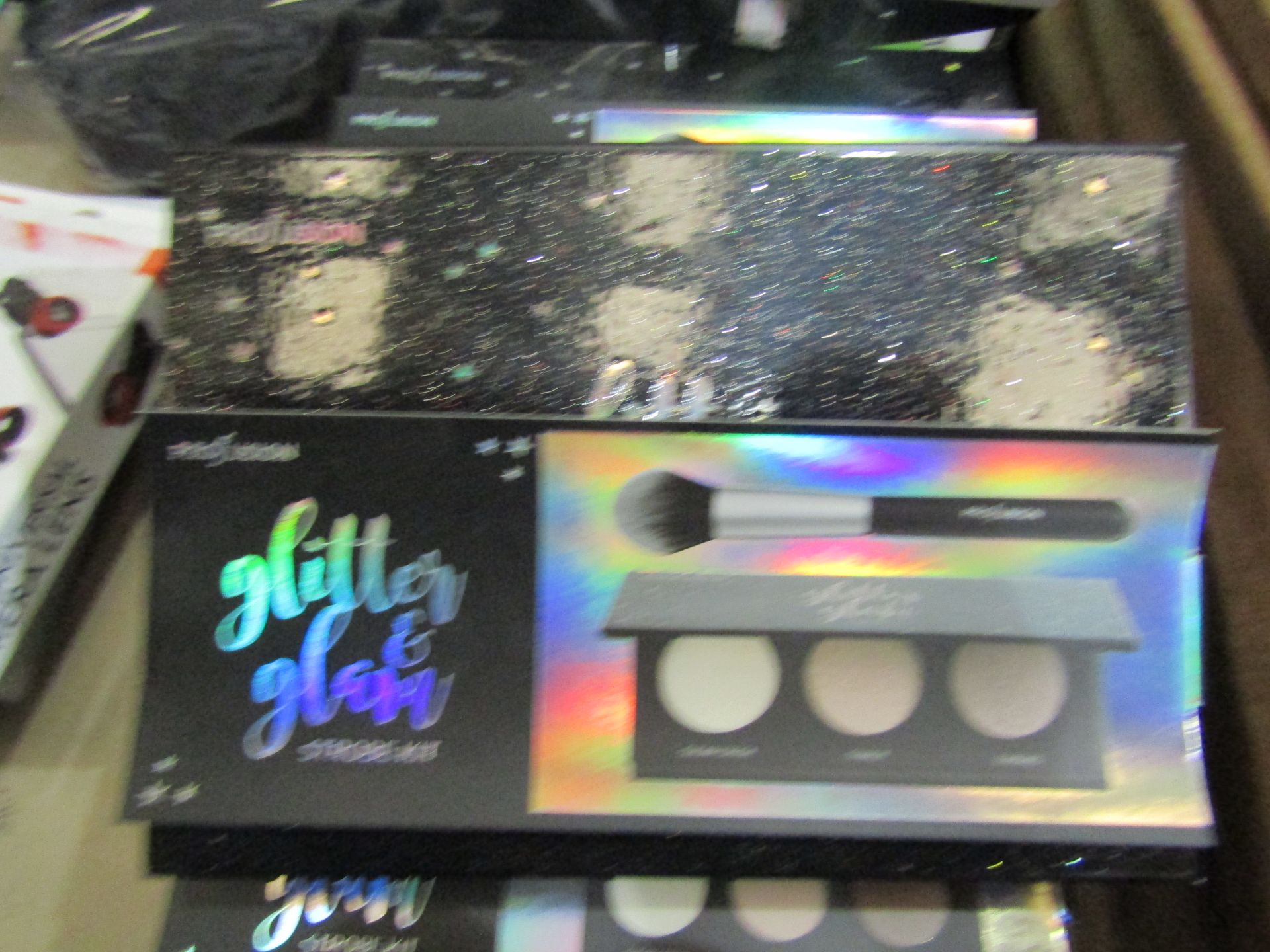 2x Profusion Glitter & Glam Contour Kit, Look New.