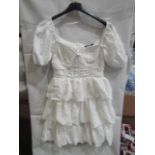 1x Box Containing Approx 26x Pretty Little Thing White Crinkle Cup Detail Tiered Skirt Scatter