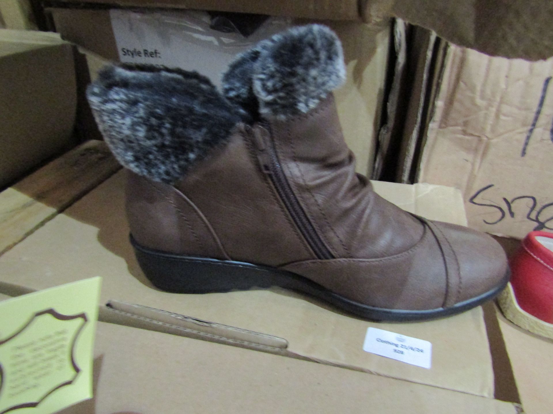 JD Williams Heavenly Soles Ladies High Ankle Boots, Size: 6 - Unused & Boxed.
