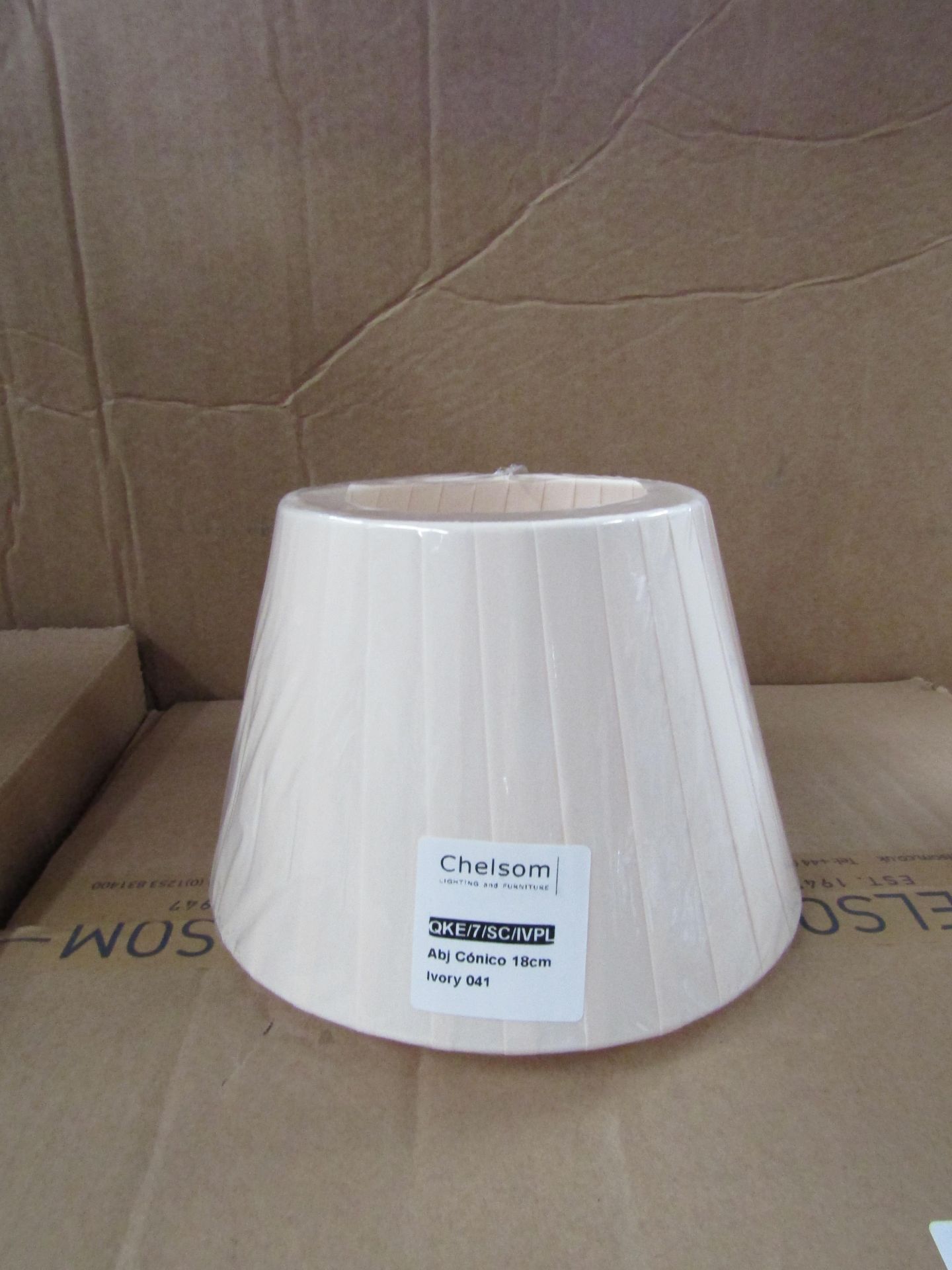 Approx 30x Chelsom Small Shades, (QKE/7/SC/IVPL) Ivory 18cm, Unused & Packaged.