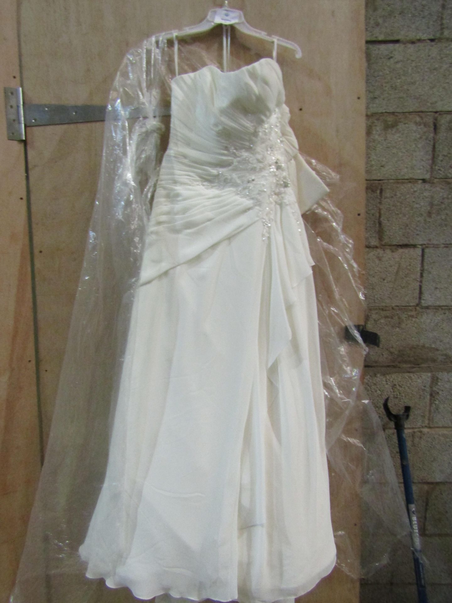 Approx 500 pieces of wedding shop stock to include wedding dresses, mother of the bride, dresses, - Image 108 of 108