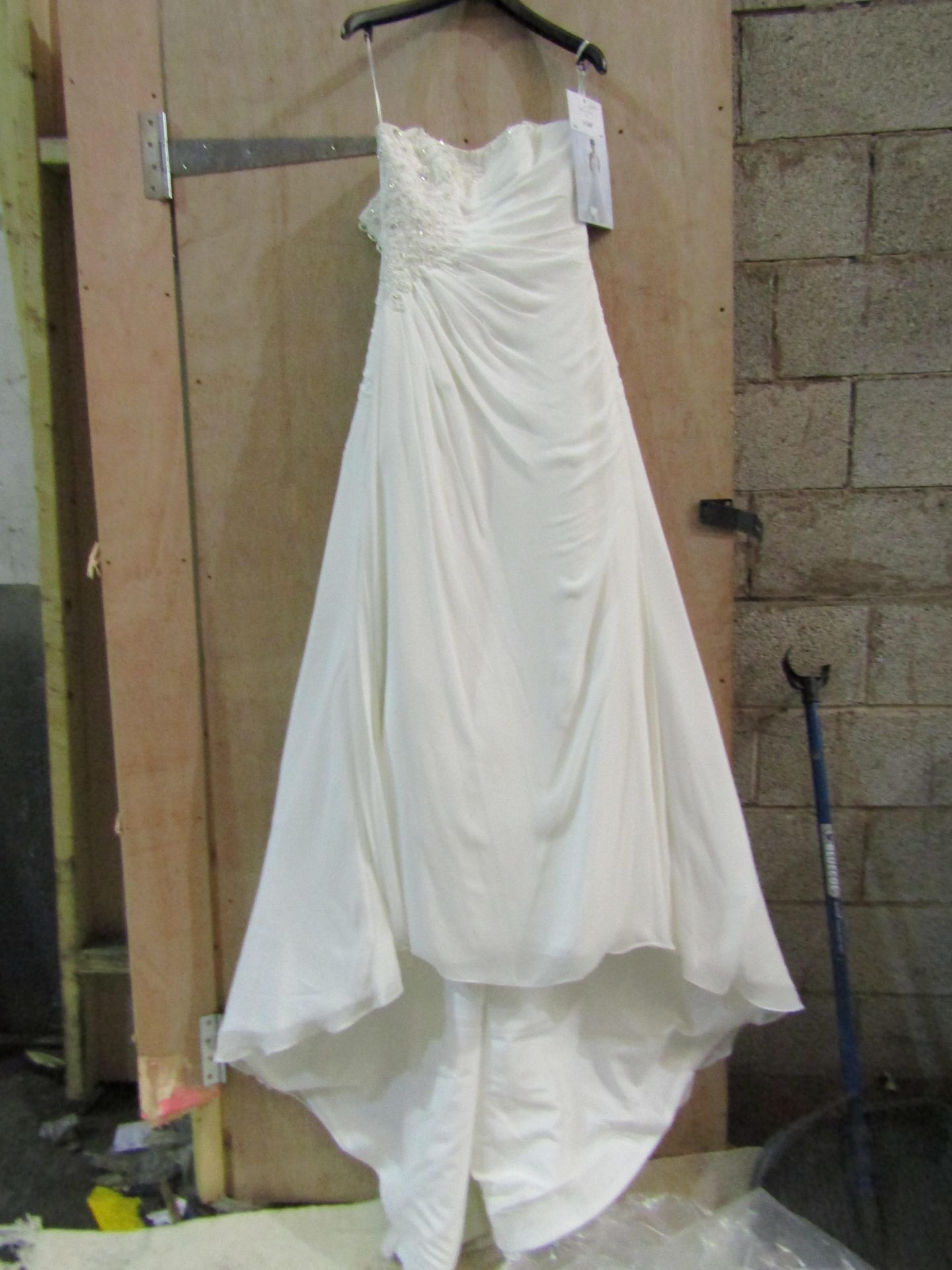 Approx 500 pieces of wedding shop stock to include wedding dresses, mother of the bride, dresses, - Image 107 of 108