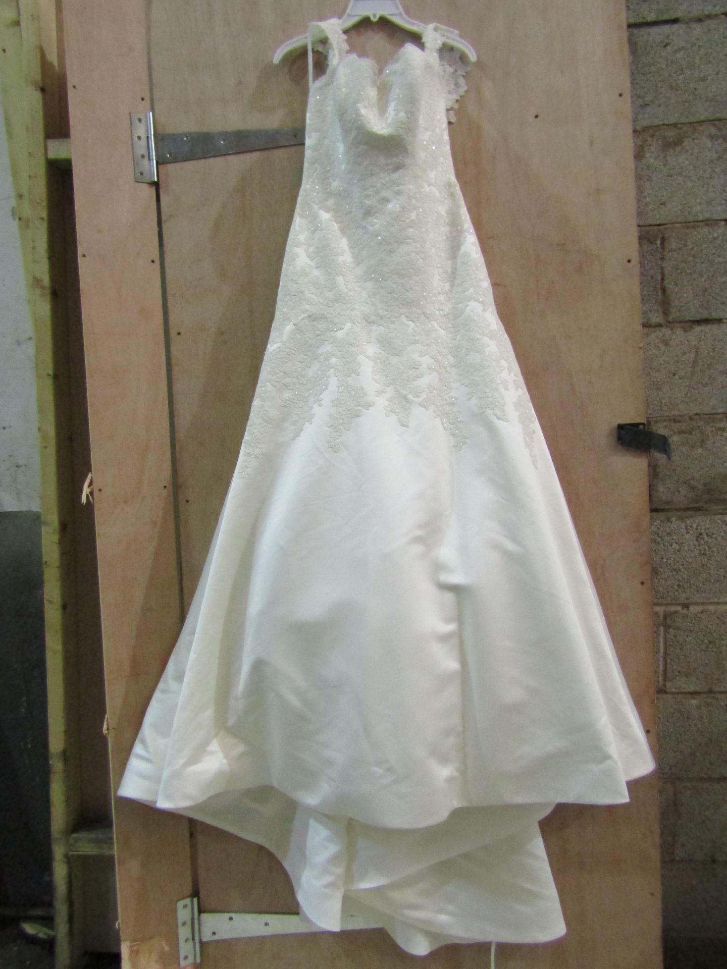 Approx 500 pieces of wedding shop stock to include wedding dresses, mother of the bride, dresses, - Image 87 of 108