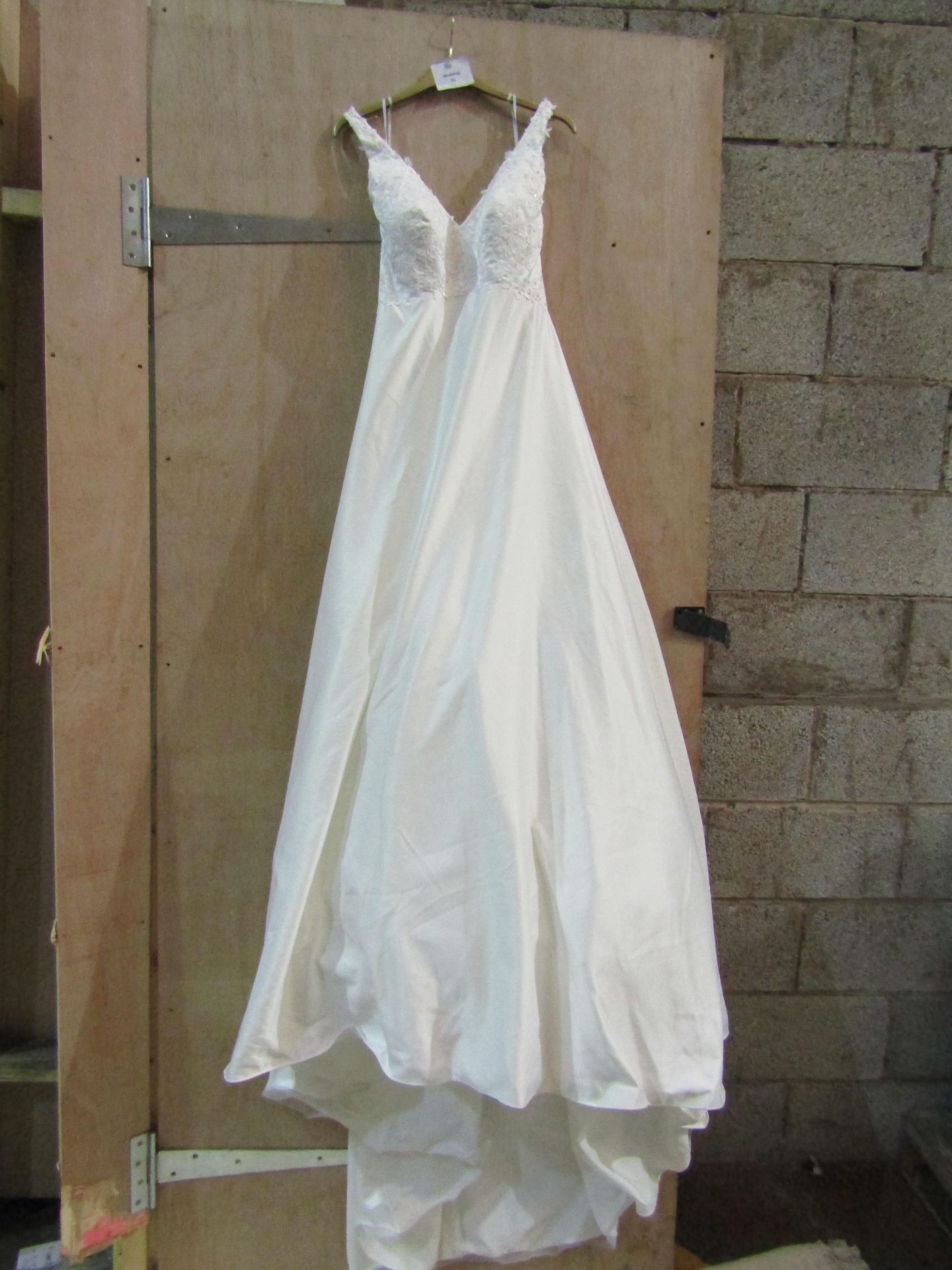 Approx 500 pieces of wedding shop stock to include wedding dresses, mother of the bride, dresses, - Image 80 of 108
