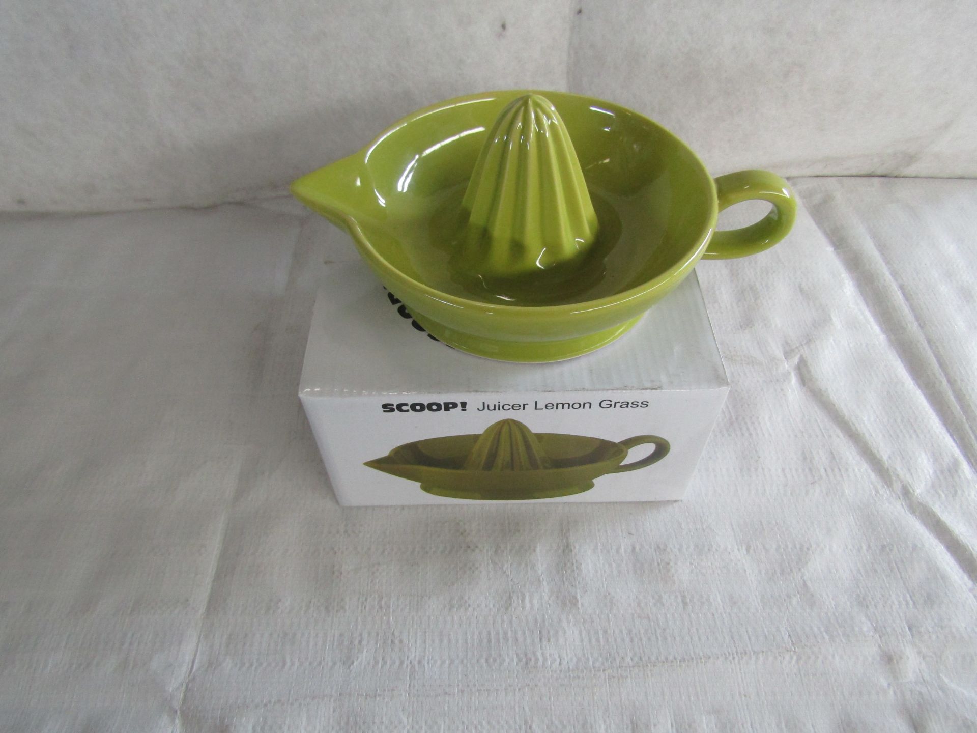 Scoop - Green Large Citrus Juicer - New & Boxed.
