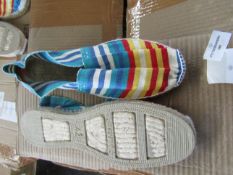 TheStripeCompany - Slip-On Espadrilles Shoes - See Image For Design - Size 42 - New.