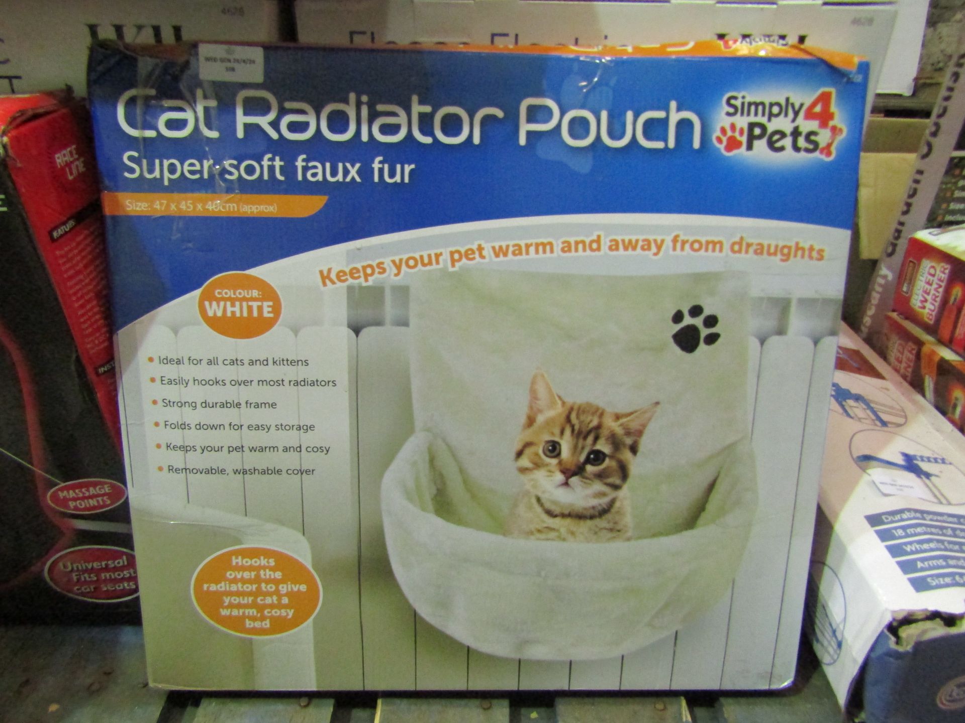 Cat Radiator Pouch Super Soft Faux Fur Size 47 X 45 X 40 CM Unchecked & Boxed