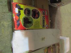 2x Items Being 1x Pest Guard 3 Pack Of Cat Scarers - 1x Ram Online Garden Arch - Both Unchecked &