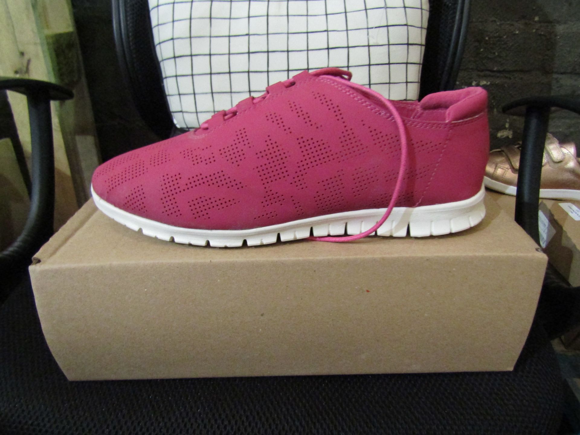 Ladies Trainer/Shoe, Size Uk 6, Cerise, Unworn & Boxed. See Image.