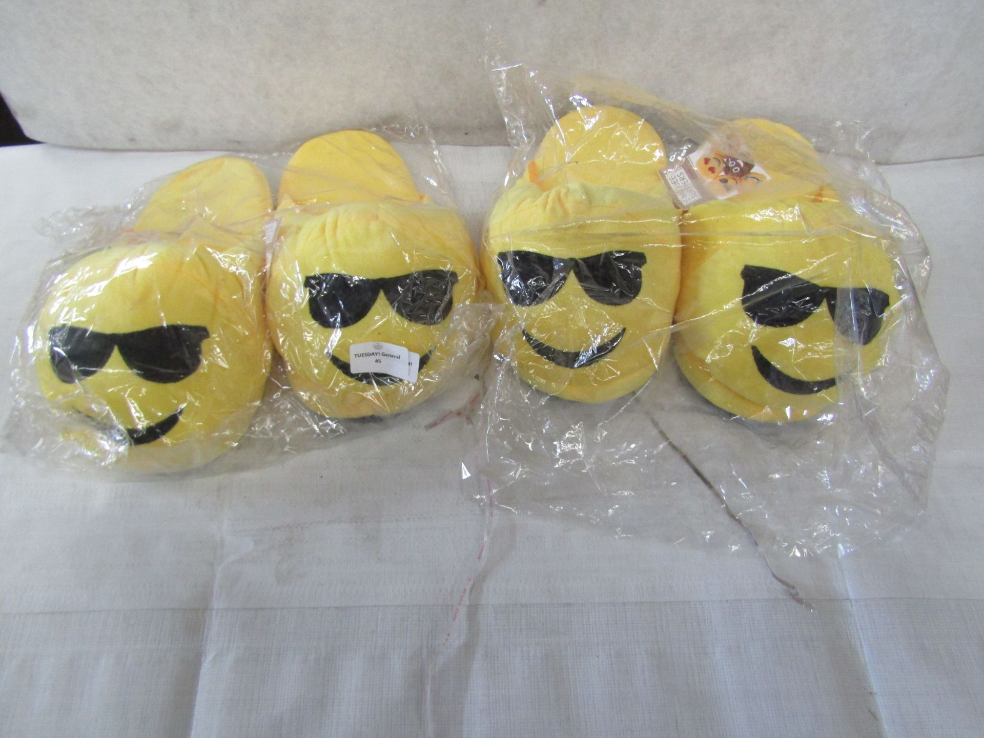 2X Sunglasses Emoji Slippers ( One Size Fits Most ) - Packaged.