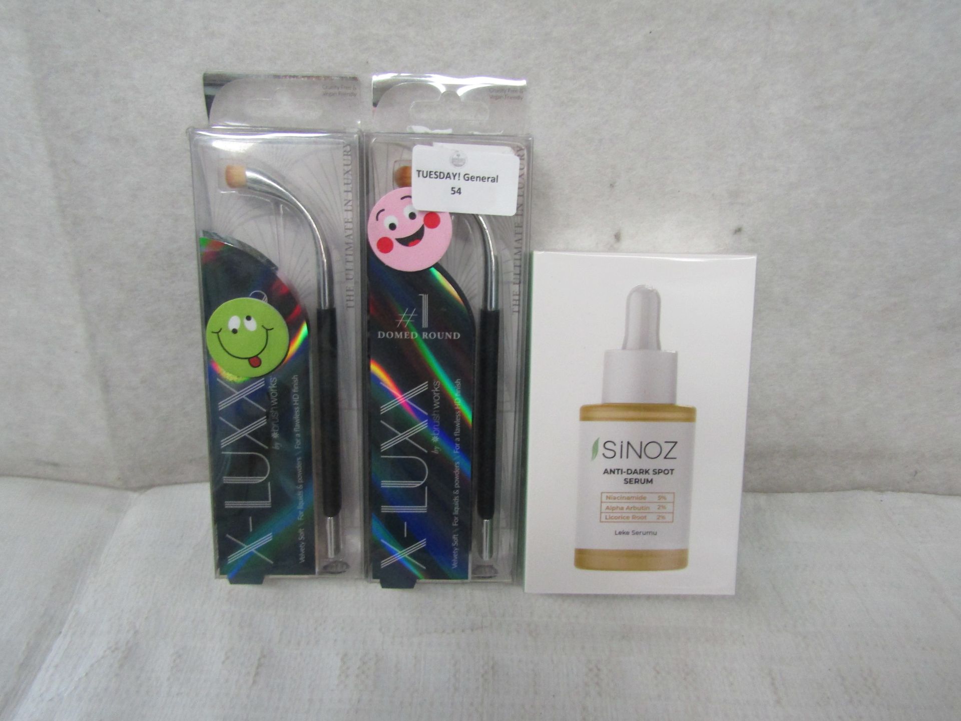 2x X-Luxx - Domed Round Makeup Brushes - Packaged. 1X Sinoz - Anti-Dark Spot Serum 30ml - Packaged.