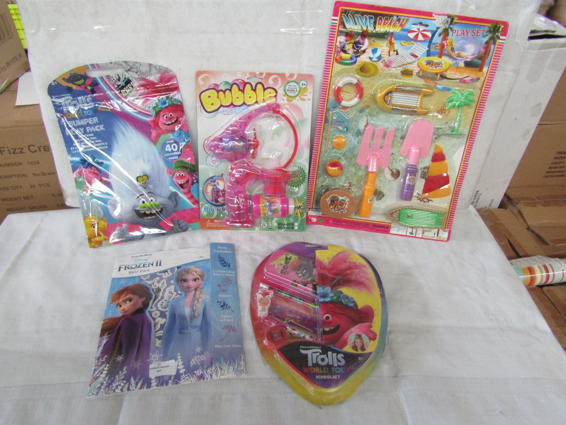 3X Various Items - See Image For Contents. 1X Beach Alive Playset - 1x Bubble Gun - Packaged.