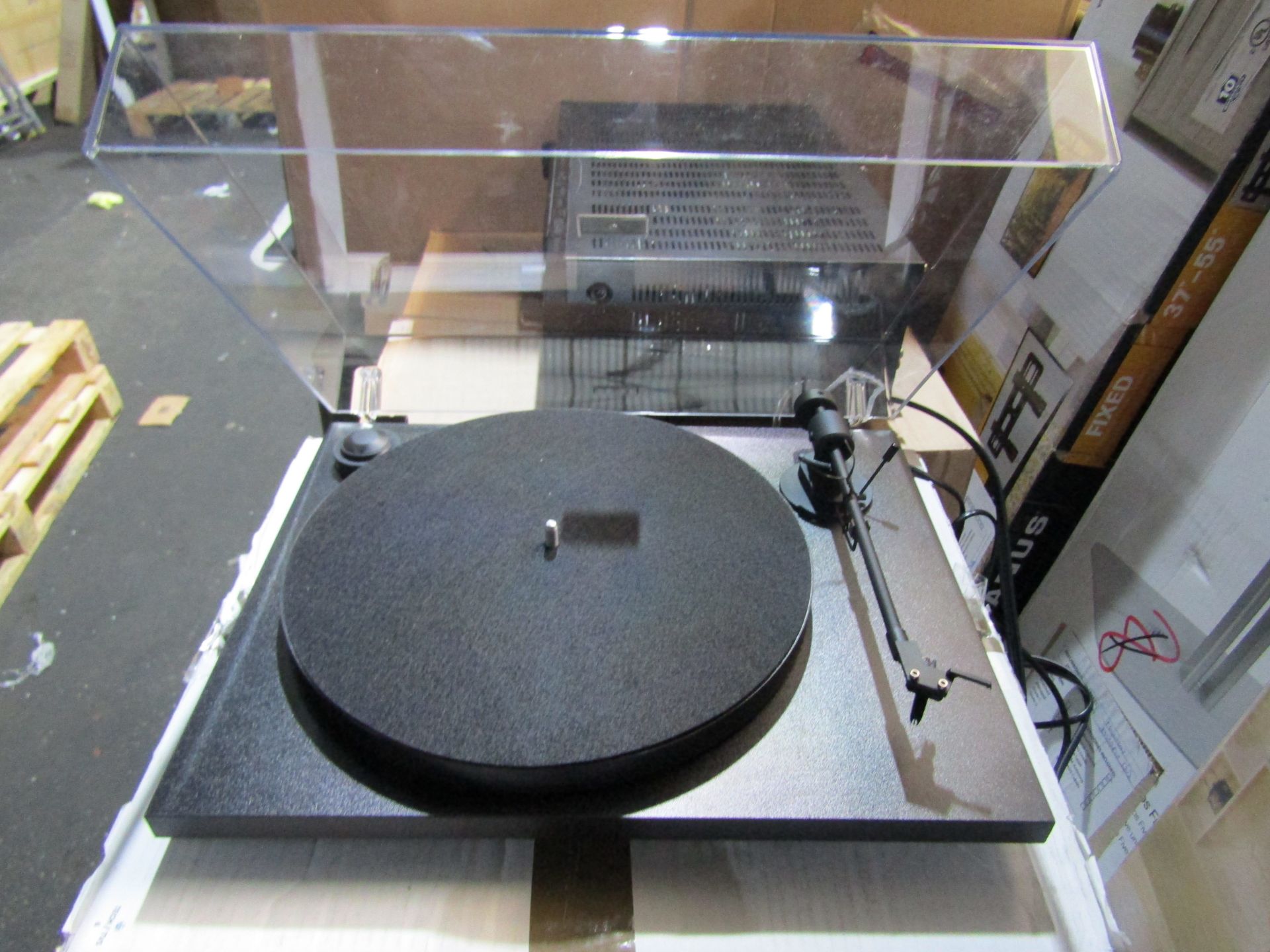 PROJ-PRIMARY-E-BLK Turntable ( PLU 403780 ) - Powers on and displays a picture, we havent tried