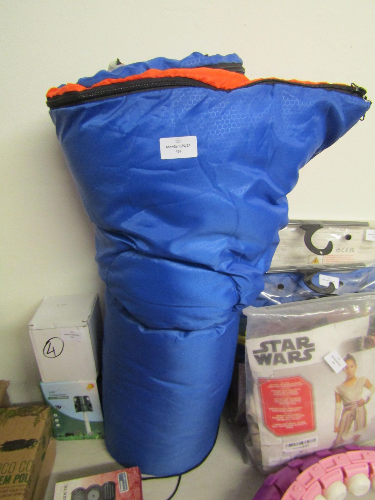 Single Sleeping Bag, No Package, Unchecked.