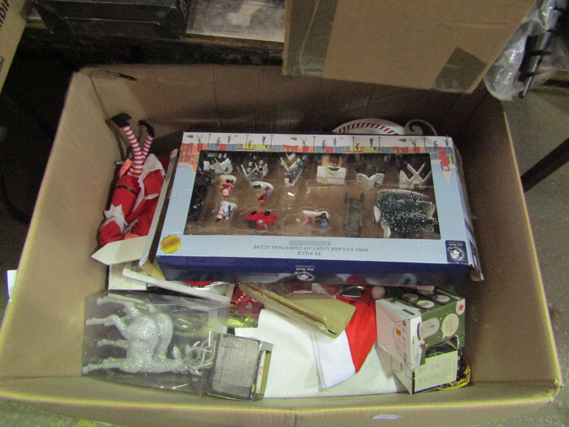 Box Of Approx 15-20 Christmas Decoration Gear - All Unchecked.