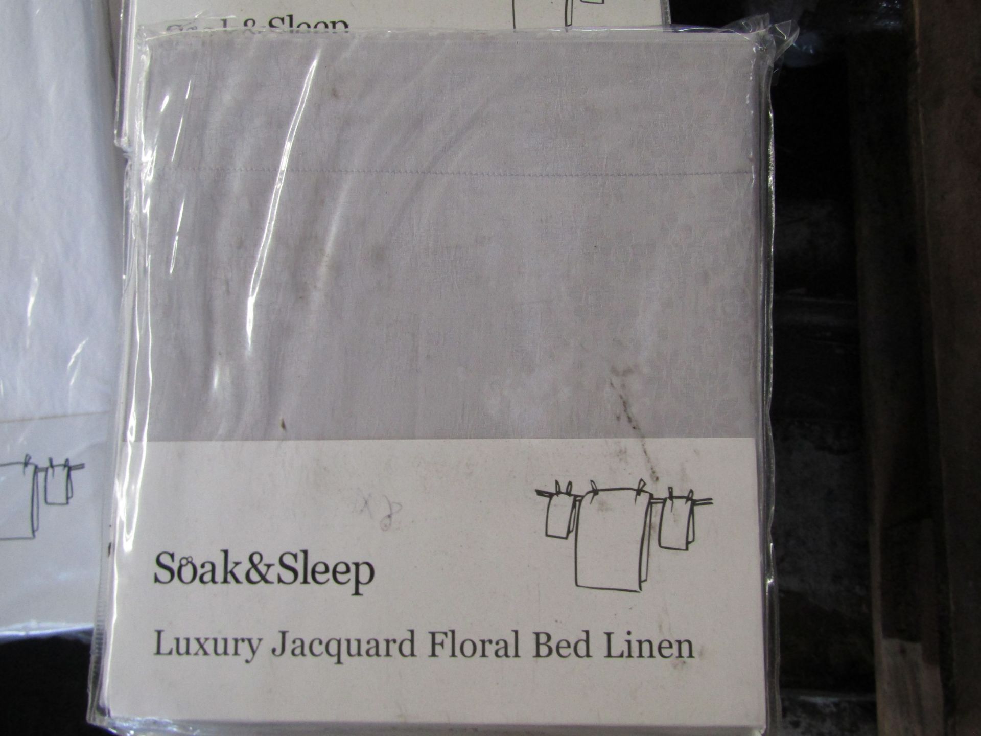 Soak & Sleep Jacquard Floral Oxford Pillow Cases Super King Pair RRP 11 About the Product(s)