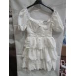 1x Box Containing Approx 26x Pretty Little Thing White Crinkle Cup Detail Tiered Skirt Scatter