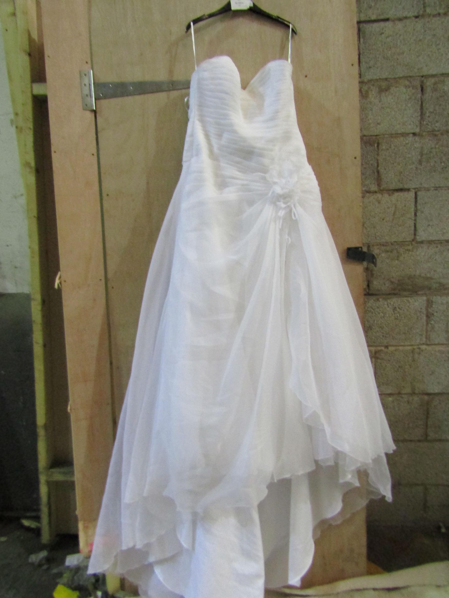Approx 500 pieces of wedding shop stock to include wedding dresses, mother of the bride, dresses, - Image 86 of 108