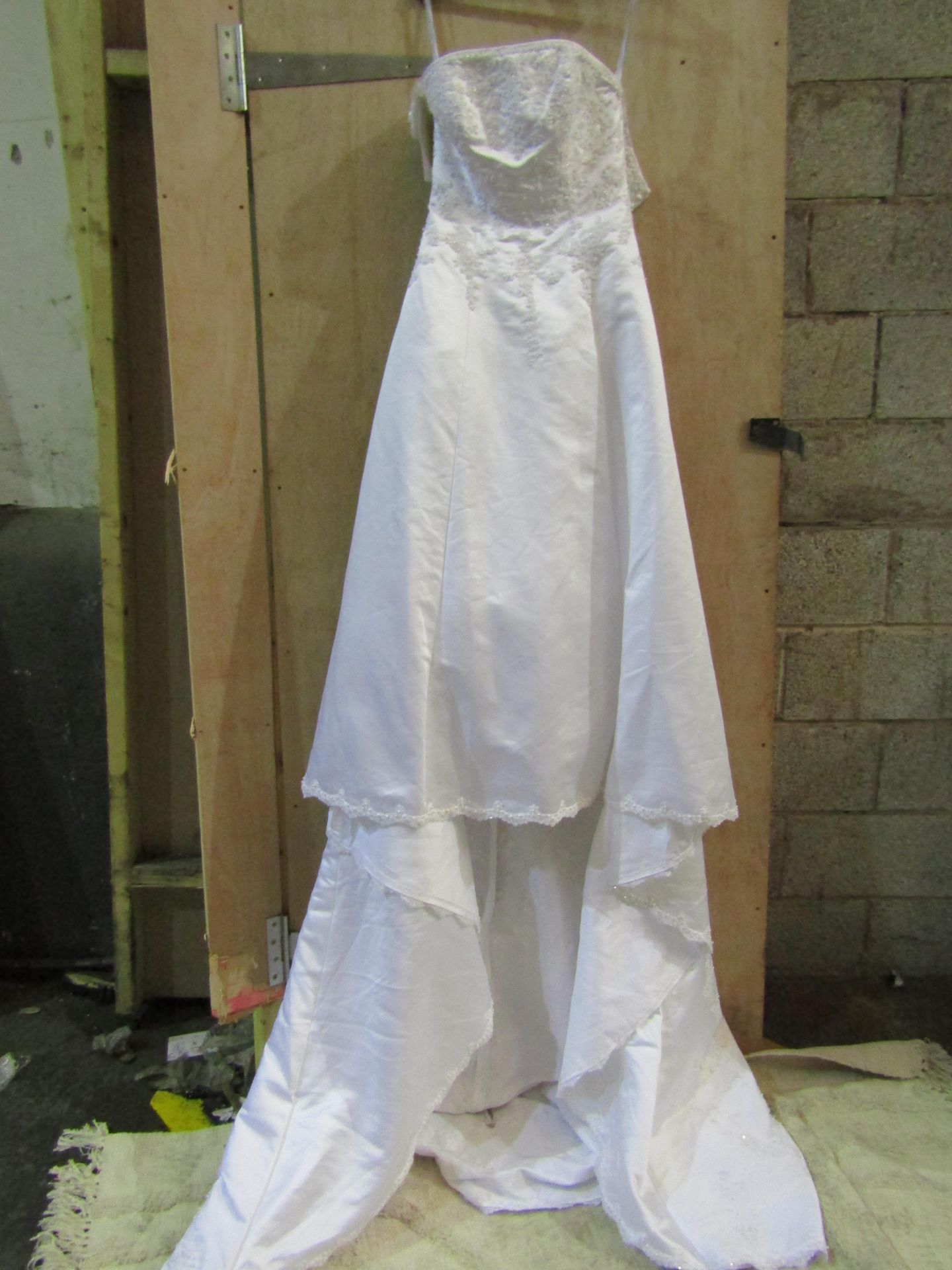 Approx 500 pieces of wedding shop stock to include wedding dresses, mother of the bride, dresses, - Image 94 of 108