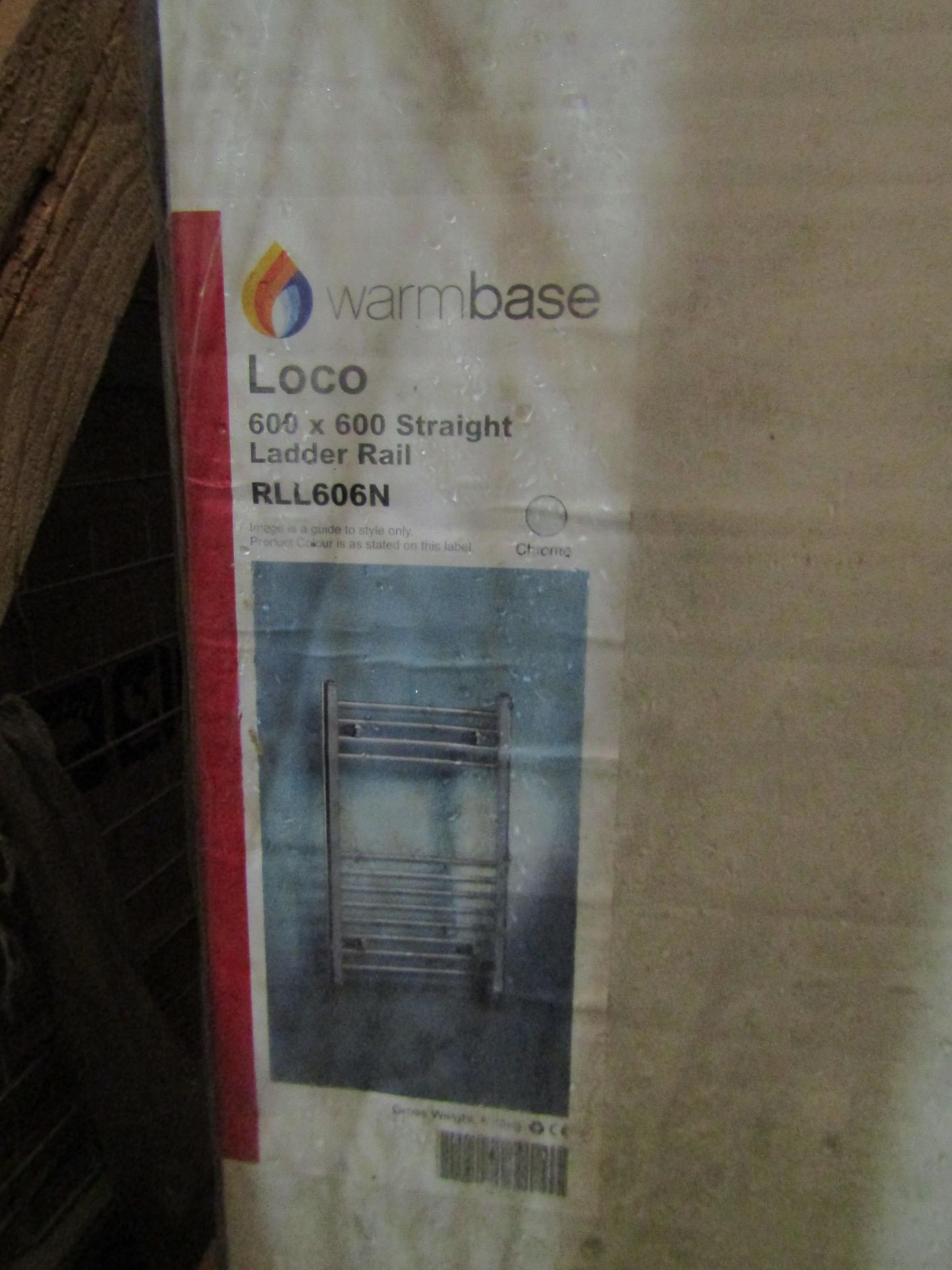 Warm base Loco 600x600 straight chrome ladder rail - New & Boxed.